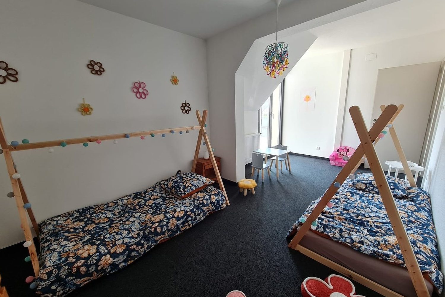 La chambre enfants et ses lits cabane