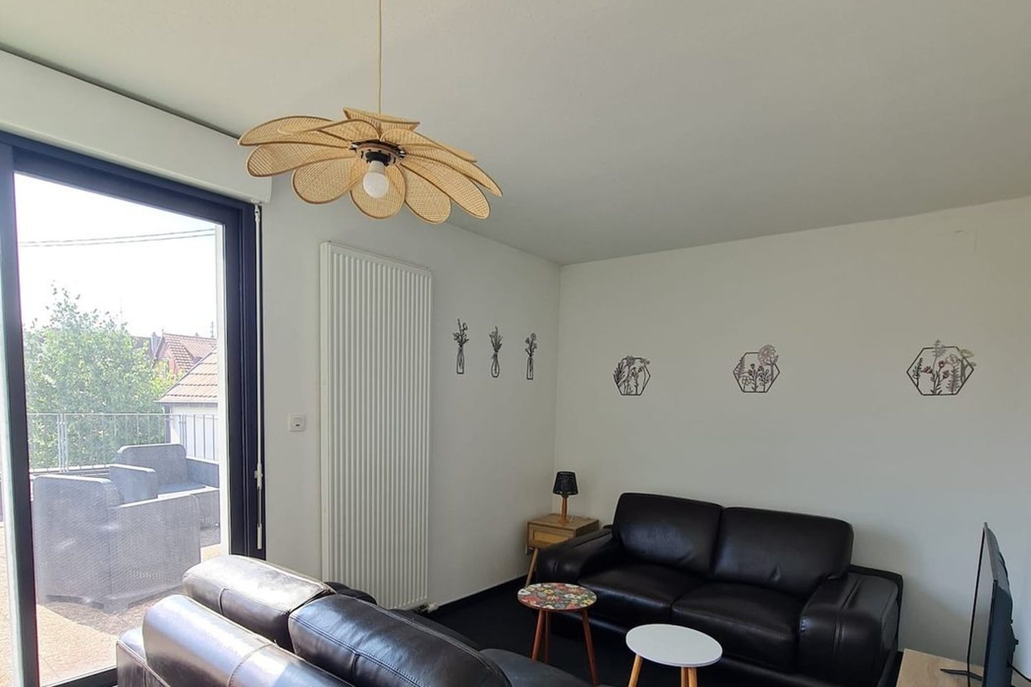 Le salon et ses canapés en cuir